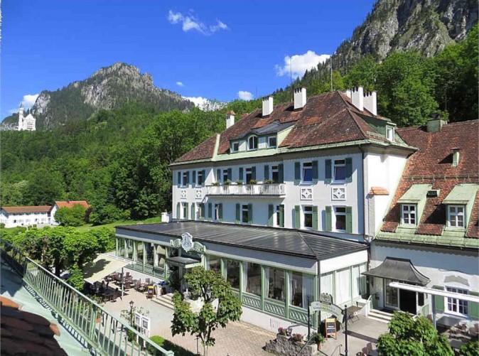 012_Schoene-Aussichten-Touristik-ameron-neuschwanstein-alpsee-resort-aussenansicht-lisl_a00731aaa4