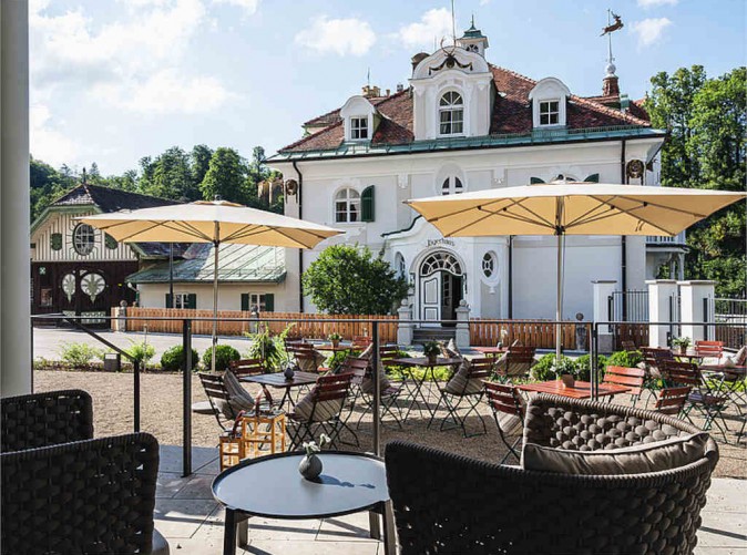 035_Schoene-Aussichten-Touristik-ameron-neuschwanstein-alpsee-resort-spa-ludwig-bar-terrasse_bbd1d02c6e