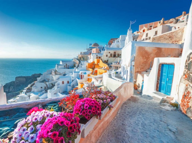 022_Santorini_shutterstock_1379952902