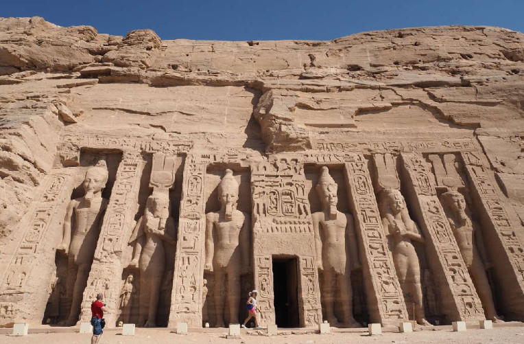 abu-simbel-temple-2703666_1280